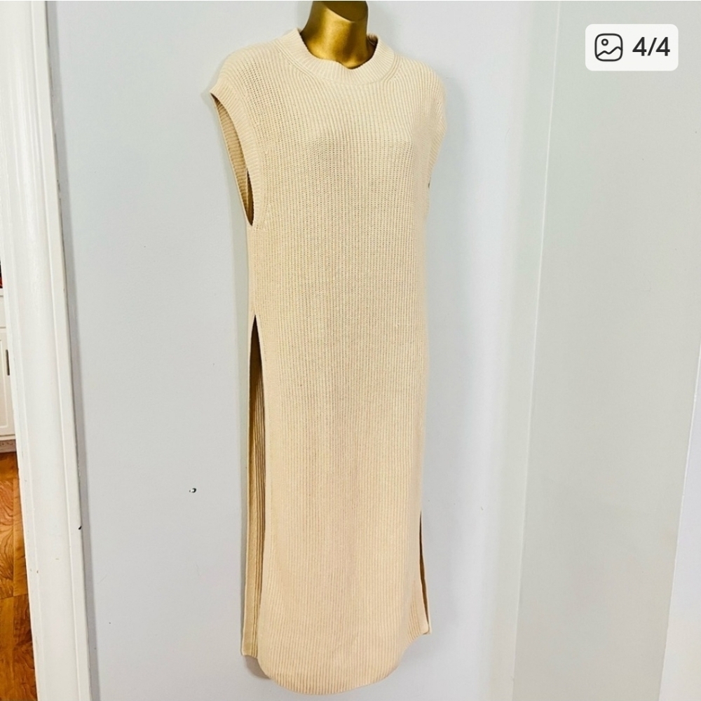 Elegant Cream Sleeveless Knit Vest